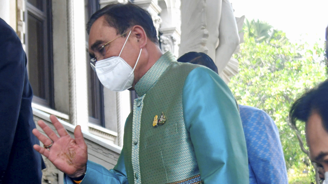 “น้องตู่” ห่วงสุขภาพ “พี่ป้อม” บอกลา ครม.ไปราชบุรี ไม่ตอบเรื่อง “ธรรมนัส”