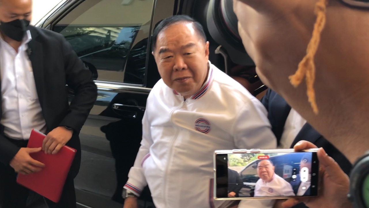 “บิ๊กป้อม” ลั่น “ผมไปธุระ” หลัง “บิ๊กตู่” บอกวันนี้ลา ครม. ไปราชบุรี