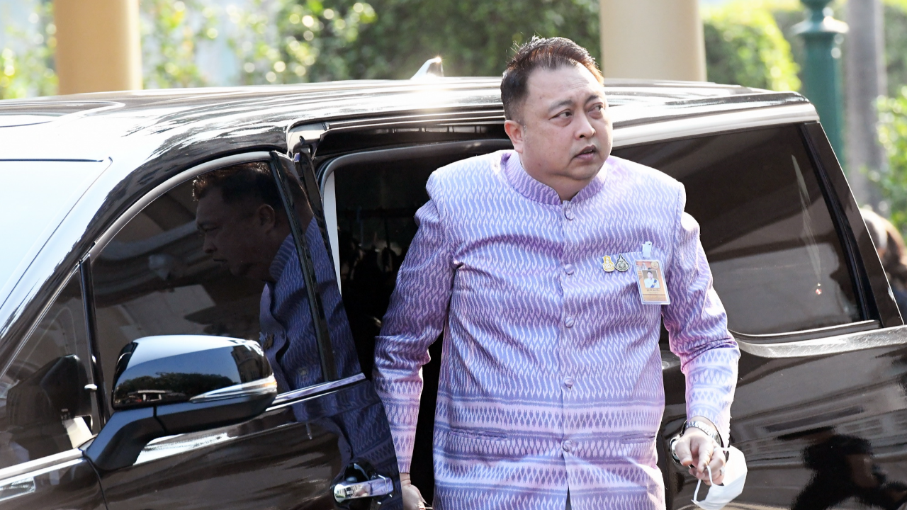 “สุชาติ” ฉุน เพจปล่อยภาพร่วมเฟรม ขรก.ตำรวจ ยันแค่อวยพรปีใหม่