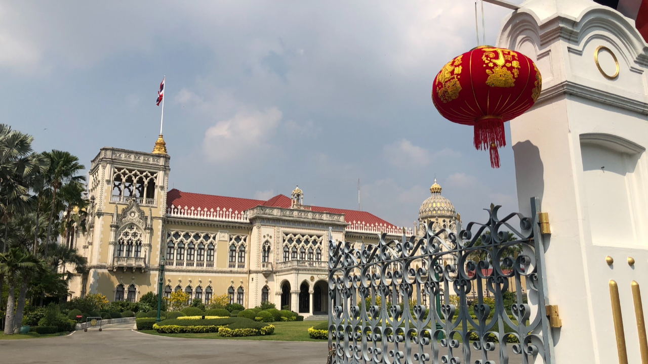 ทำเนียบรัฐบาล ประดับโคมเต็งลั้ง สีแดง ต้อนรับเทศกาลตรุษจีน ปี 2566 