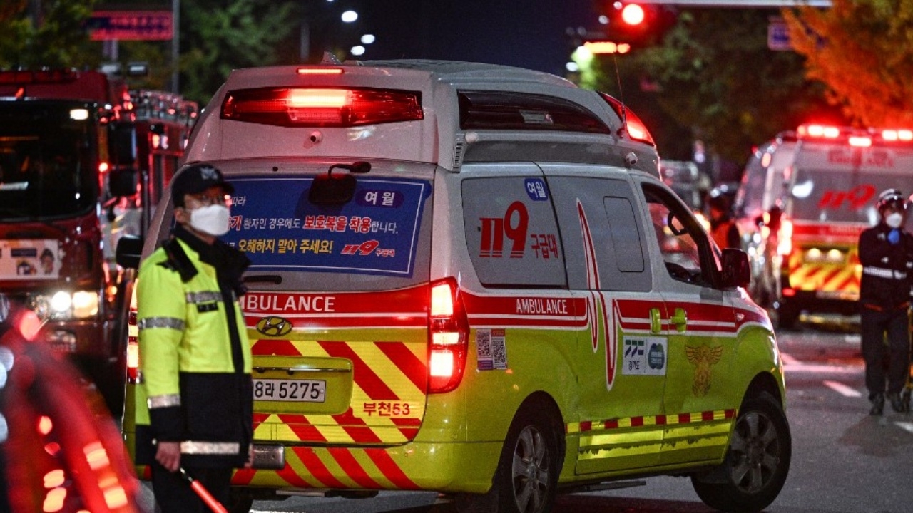 น้ำแข็งเกาะถนนลื่น รถชนต่อกันเกือบ 50 คันใกล้กรุงโซล