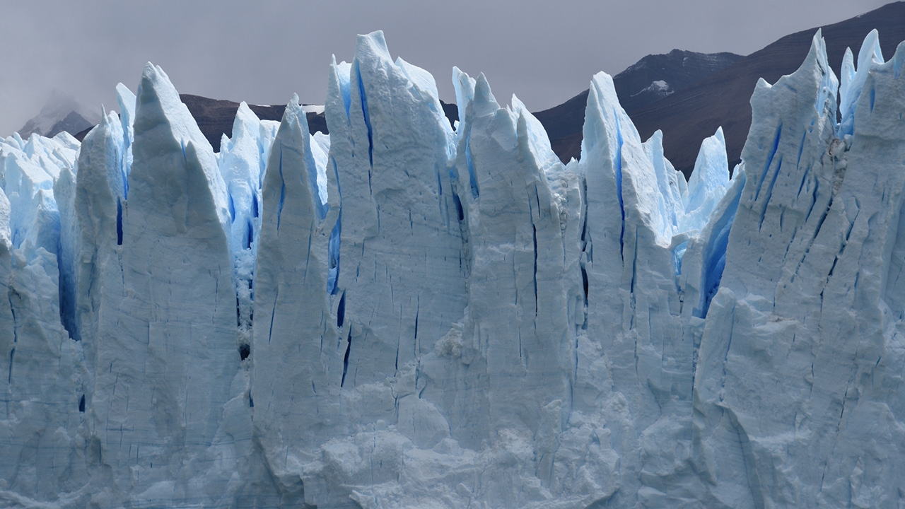 น้ำอุ่นกำลังละลายธารน้ำแข็งวันสิ้นโลก