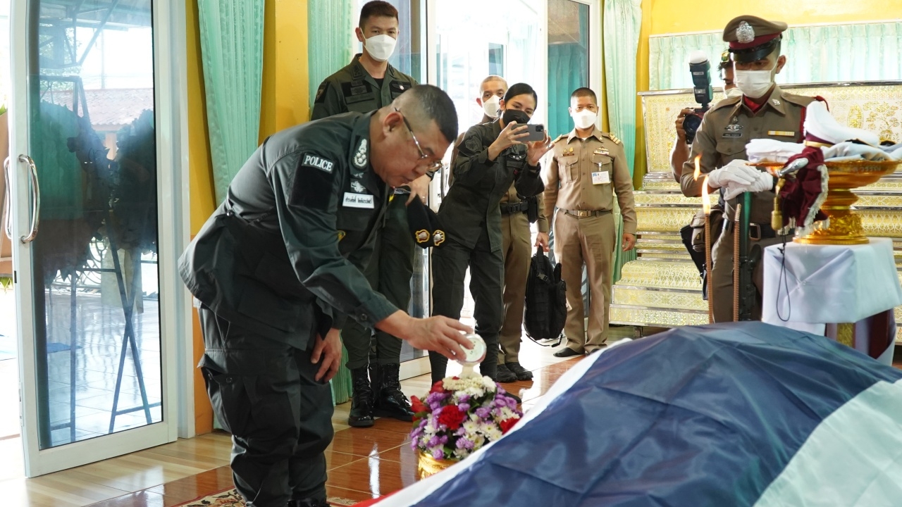 ผบ.ตร. บินด่วนลงใต้ ตามเหตุคนร้ายระเบิดรถ ยิงตำรวจ ยันรู้กลุ่มก่อเหตุ