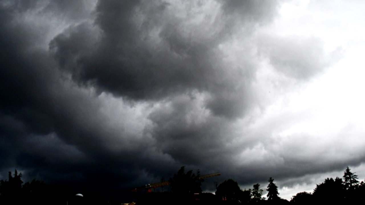 สภาพอากาศวันนี้ พายุฝนถล่มภาคเหนือ-เตือน 8 จว. ใต้ฝนหนักทะเลคลื่นลมแรง