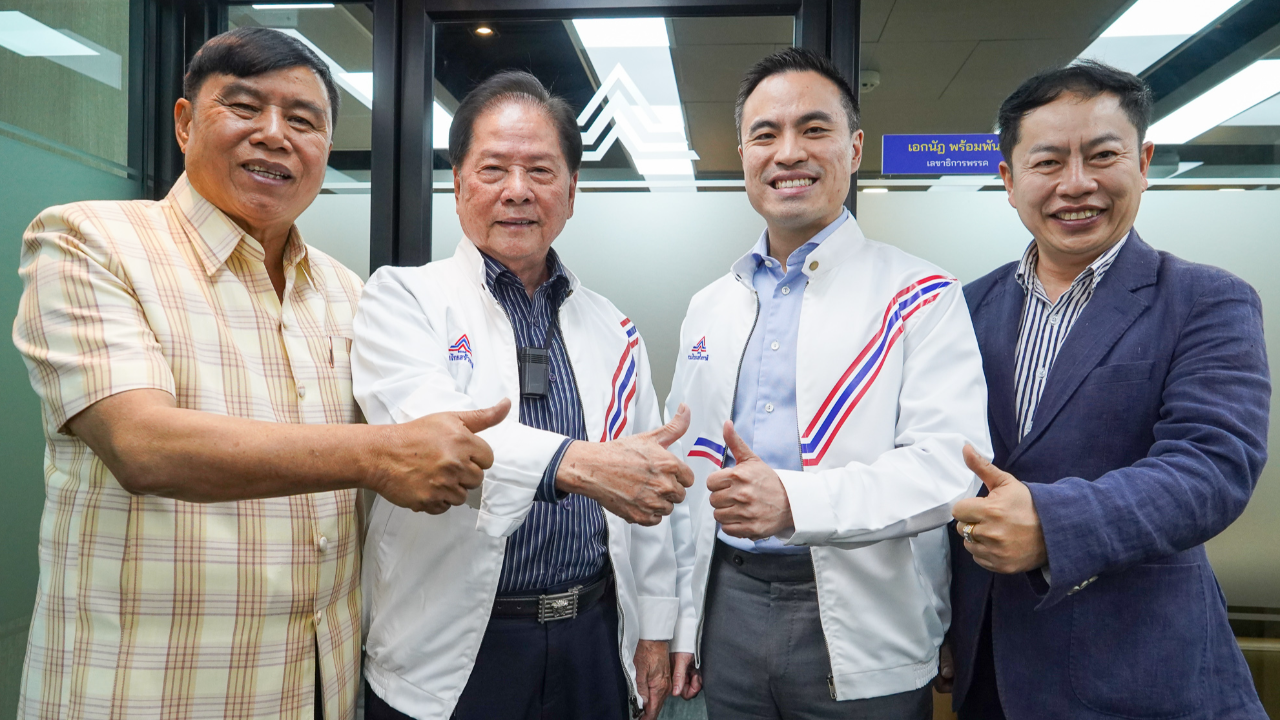 “สัมพันธ์ เลิศนุวัฒน์” พาลูกสาว สมัคร รทสช.หนุน "ลุงตู่" นายกฯ อีกสมัย