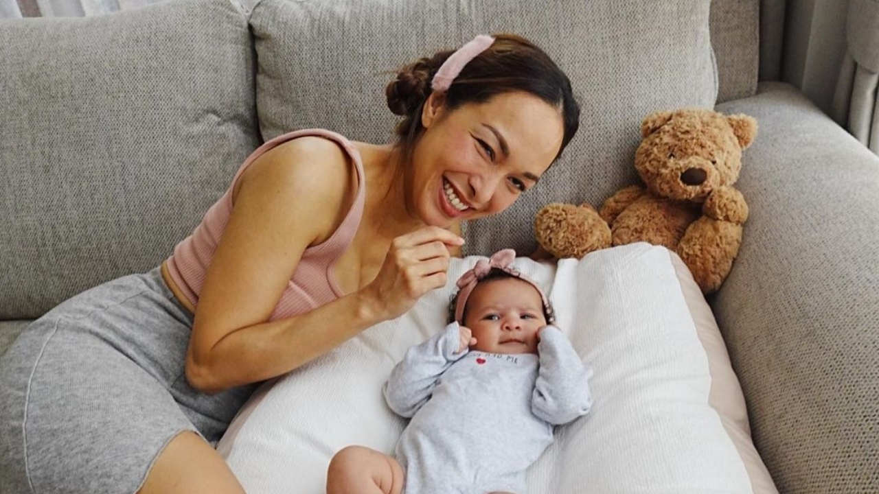 ซาร่า โฮเลอร์ โพสต์ภาพครอบครัว เห็นหน้า น้องแอร่า แบบชัดๆ น่ารักมาก