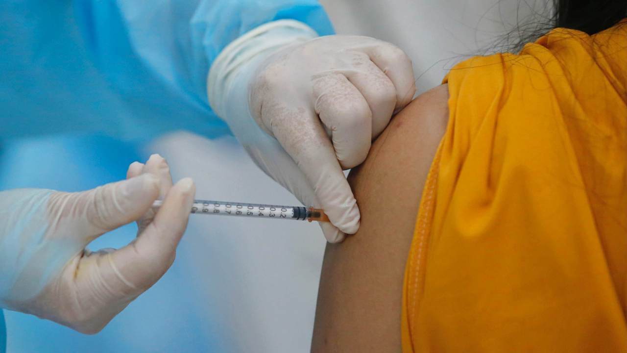 "หมอยง" ชี้ ภูมิจากการติดเชื้อโควิดหลังฉีดวัคซีน อยู่ได้นานกว่ารับวัคซีนอย่างเดียว