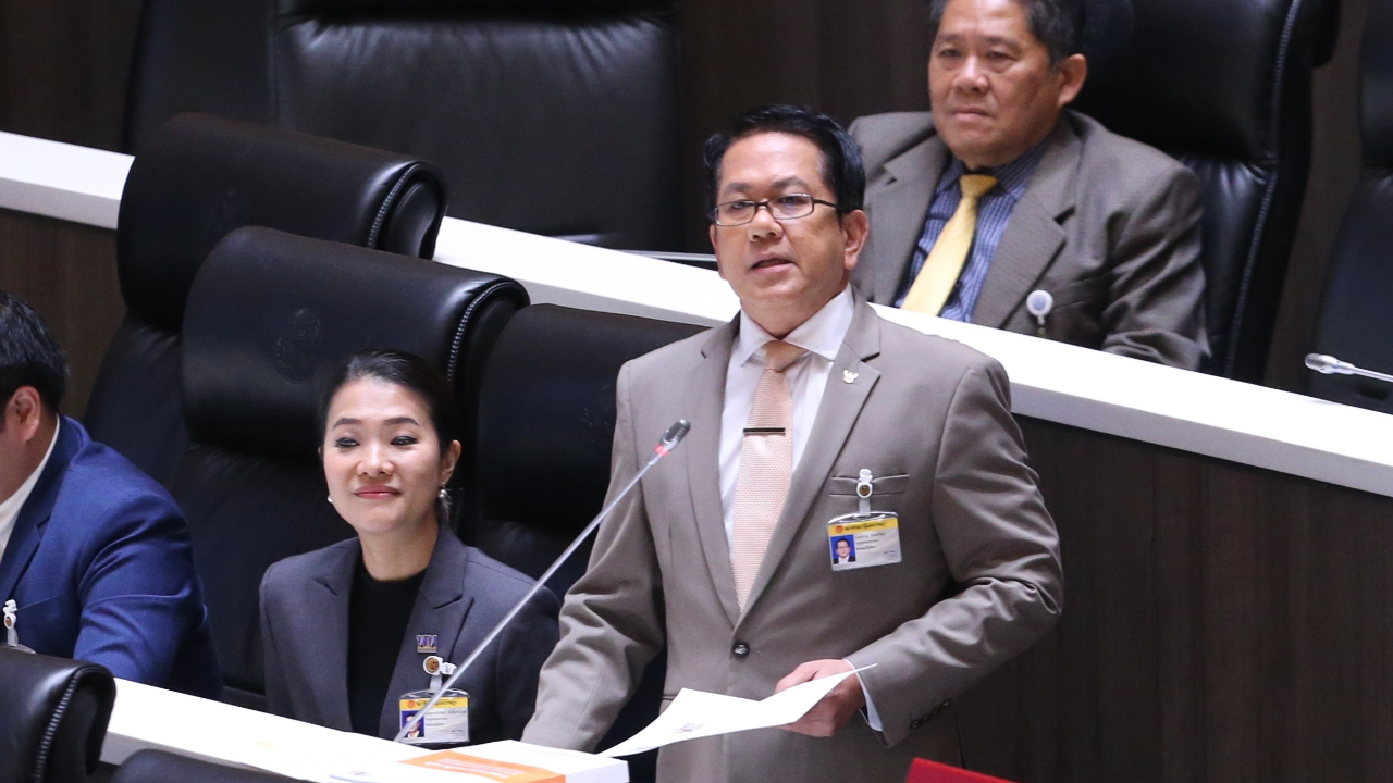 “จิรายุ” แนะ นายกฯ อย่าเป็นนักชอบโบ้ย พร้อมยกพฤติกรรมทำ “ผู้นำ” ตกม้าตาย