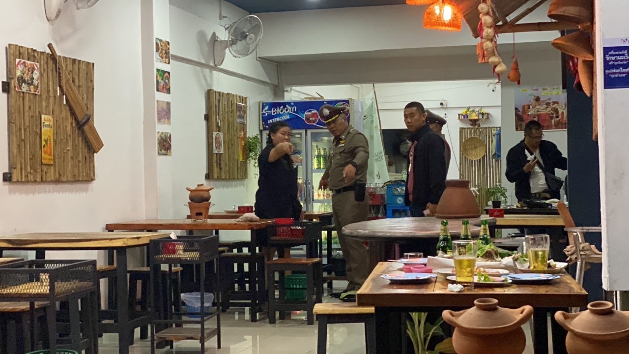 มือปืนยิงหนุ่มเกาหลีเจ็บคาร้านกัญชา หลังขอดูใบอนุญาตแล้วเกิดปากเสียง