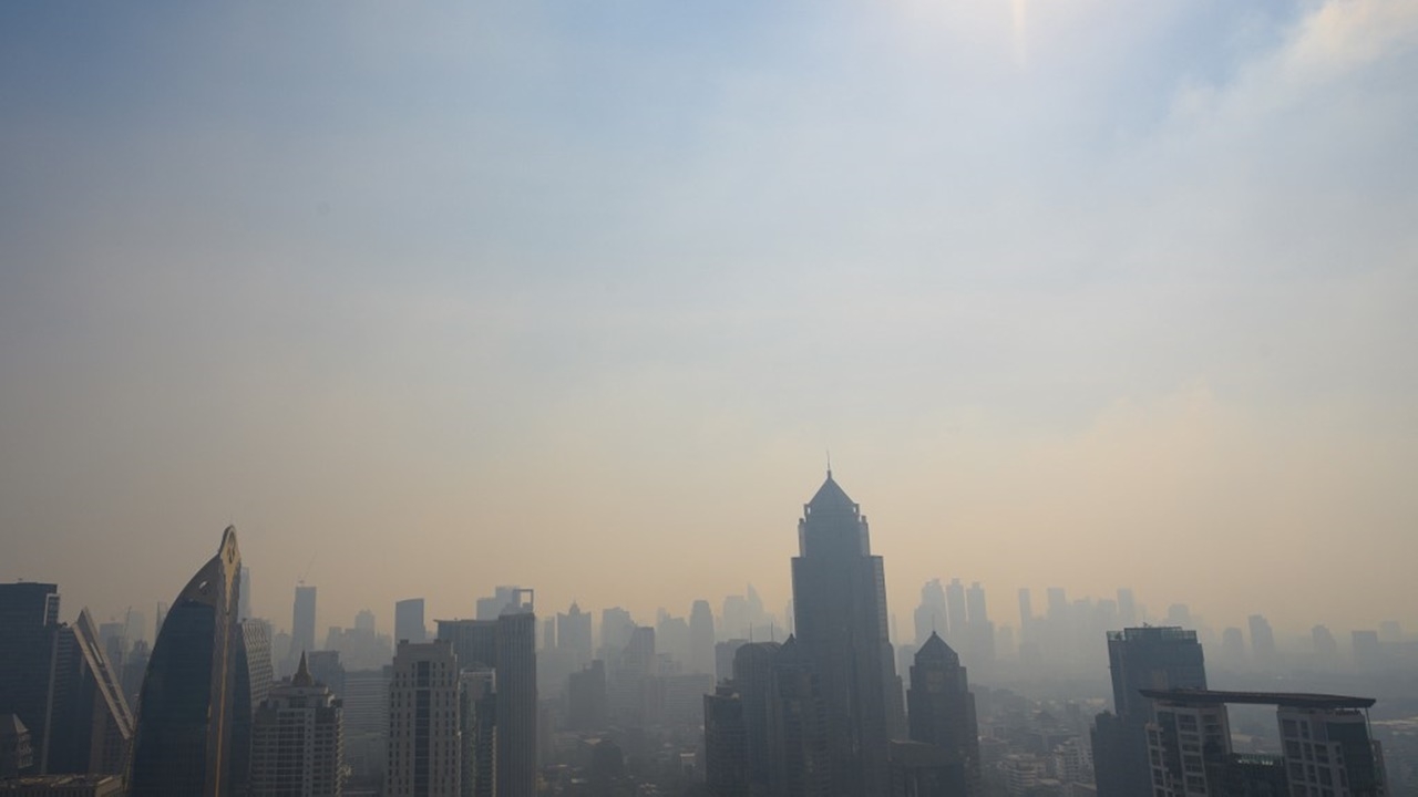 สภาพอากาศวันนี้ ไทยตอนบนเย็นช่วงเช้า-ฝุ่นสะสมมาก ภาคใต้มีฝนฟ้าคะนอง