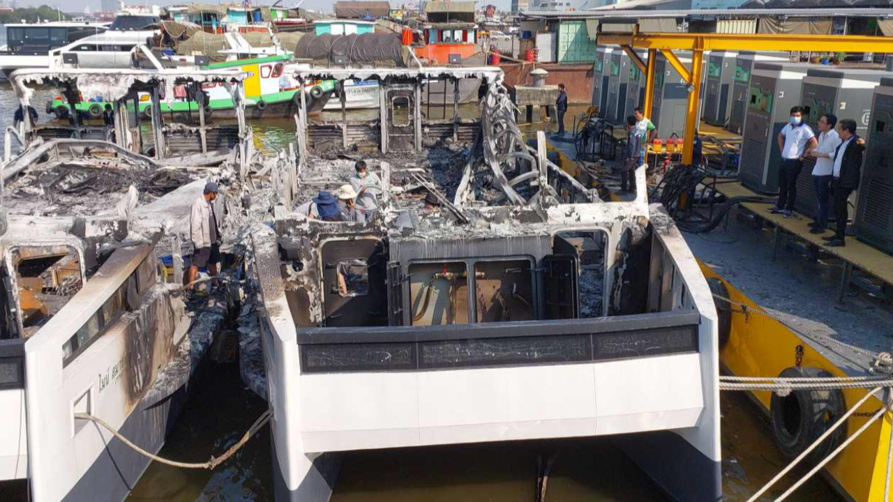 ยืนยันไฟไหม้เรือไฟฟ้า ไม่ได้เกิดจากแบตเตอรี่ ยังไม่มีการชาร์จไฟเข้าระบบ 