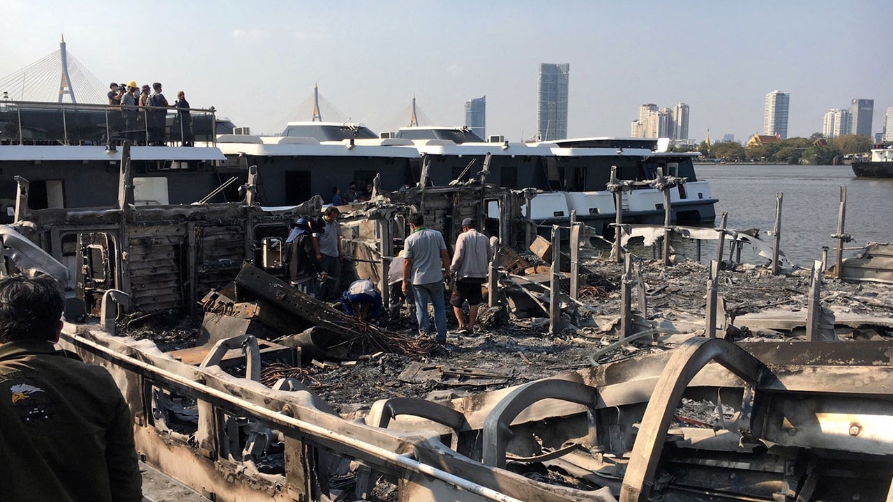 ไหม้ 3 เรือเฟอร์รี่ สูญกว่า 100 ล้านบาท