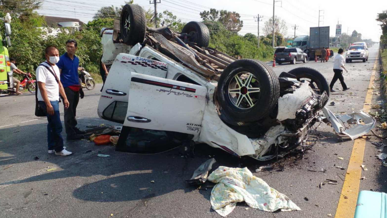 ลุงขับปิกอัพเหินข้ามเกาะ ชนรถหนุ่มกู้ภัยดับคาที่ 1 บาดเจ็บ 7