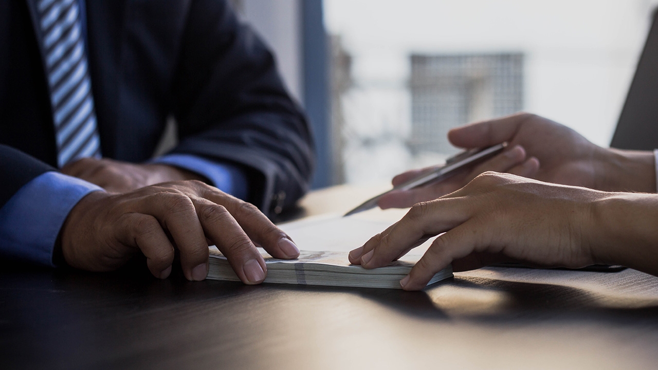 หัวไม่ส่ายหางไม่กระดิก