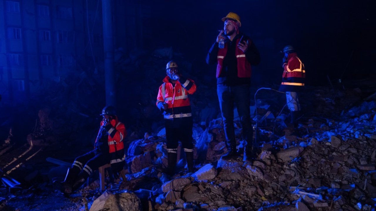 แผ่นดินไหวซ้ำ 6.4 ภาคใต้ของตุรกี ดับเพิ่มอย่างน้อย 3 ศพ ตึกถล่มอีกหลายหลัง 