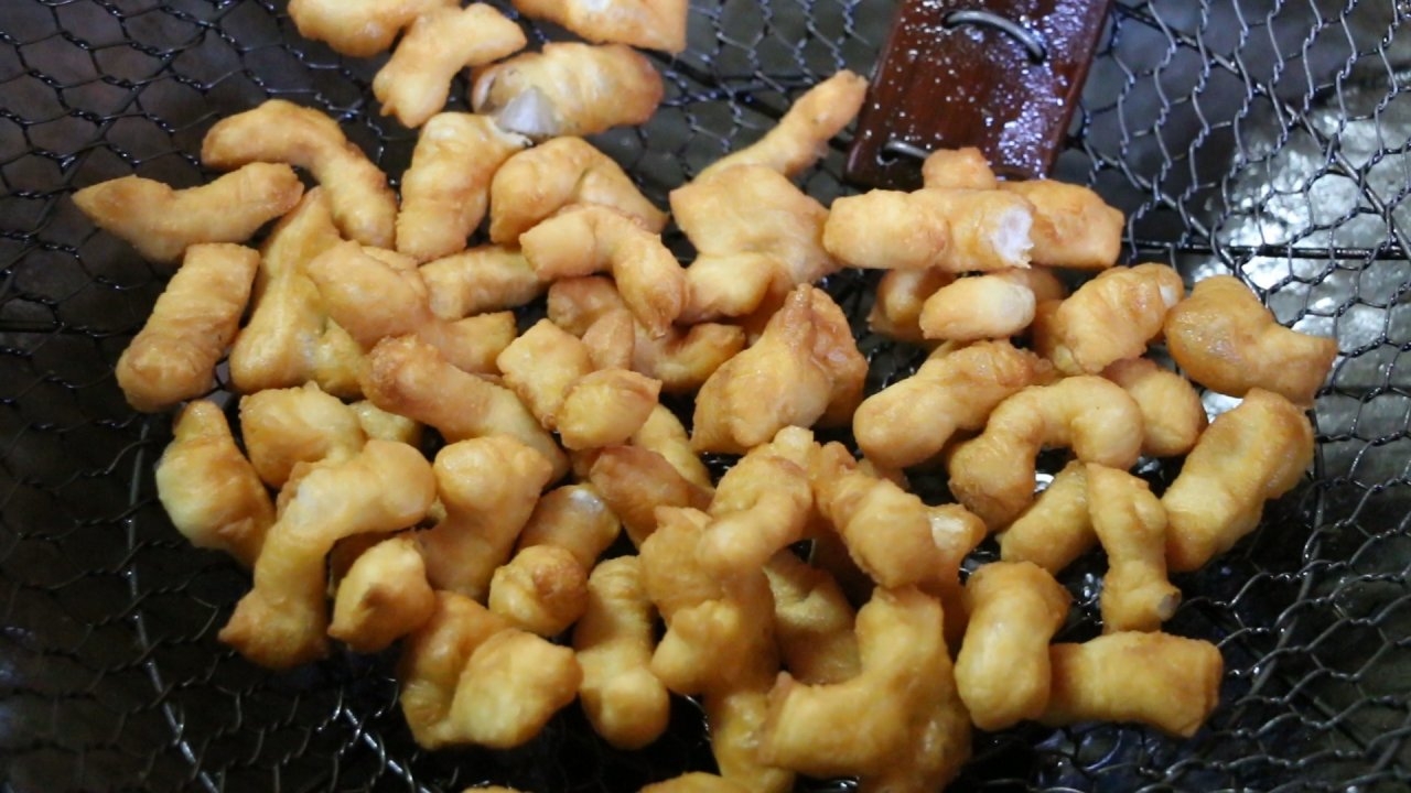 พ่อค้าปาท่องโก๋ขอนแก่นดีใจ ได้อันดับ 5 ของหวานสตรีทฟู้ดอร่อยที่สุดในโลก