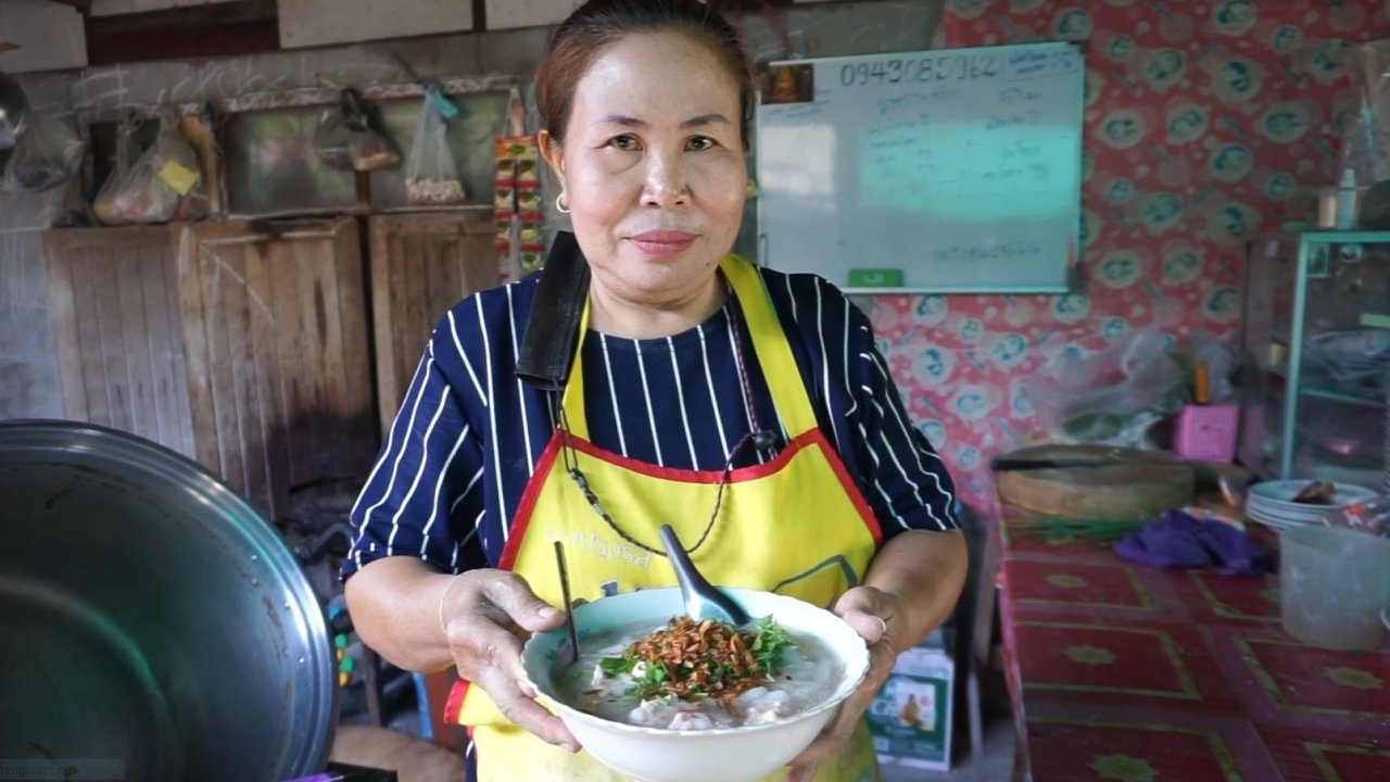 กวยจั๊บญวนเส้นสด เหนียวนุ่มล้นชาม ตำนานความอร่อยกว่า 19 ปี แห่งอำเภอบรบือ 