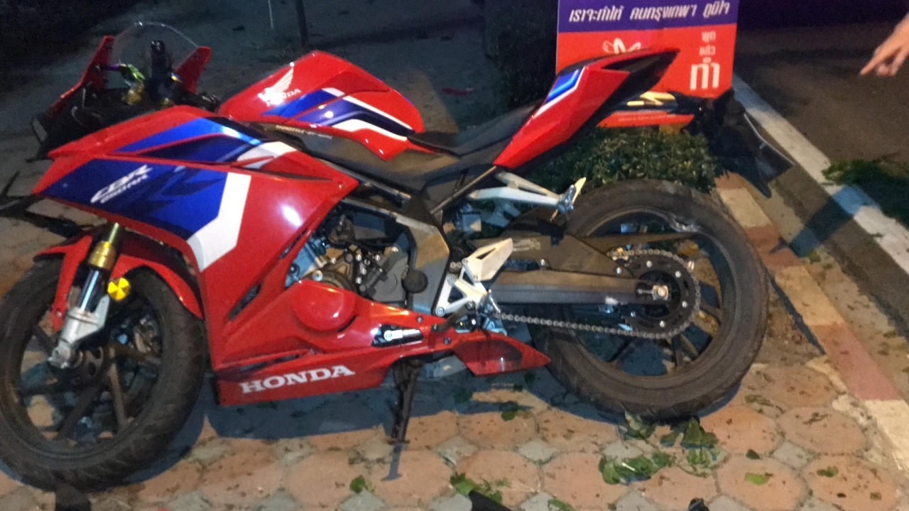 สลด นร.นายสิบตำรวจได้วันลาพัก ควบบิ๊กไบค์กลับบ้าน หลับในชนเสาไฟดับอนาถ