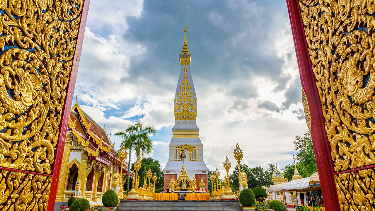 กราบ "พระธาตุพนม" ในวัน "สมโภช" 2566