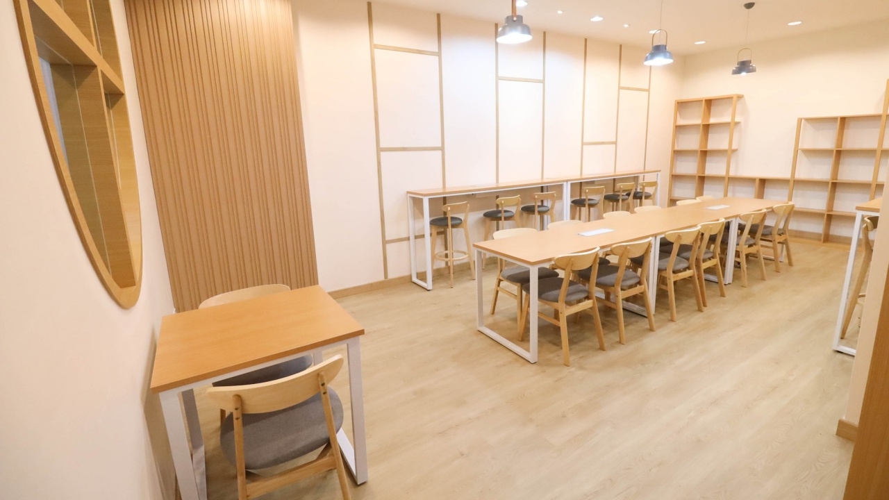 ถูกใจนักศึกษา คณะอักษรฯ ม.ศิลปากร เปิดพื้นที่นั่งทำงานแห่งใหม่ สไตล์สุดมินิมอล