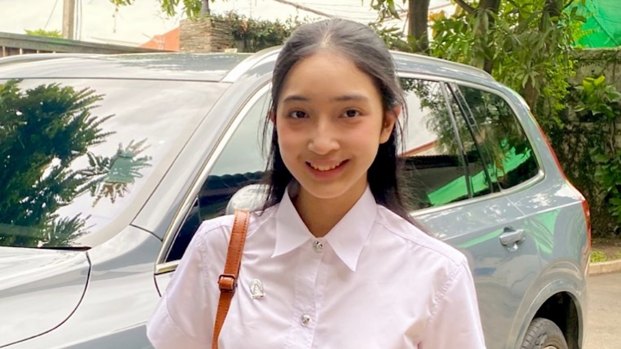 เผยภาพ น้องเนย ลูกสาว กวาง-น็อต ในชุดนิสิตจุฬาฯ ลุคนี้สวยน่ารักมาก