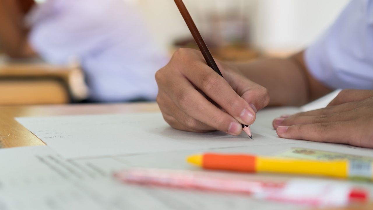 เร่งสอบปม ครูสั่งการบ้านนักเรียนตอน 3 ทุ่มครึ่ง ผู้ปกครองเผยความจริงอีกด้าน