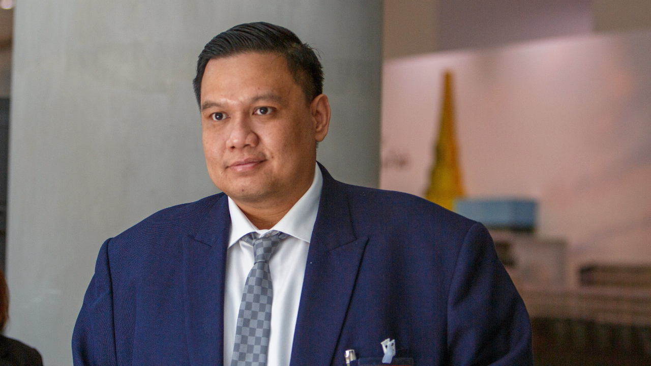 “ไผ่” ย้ำ “ลุงป้อม” ไม่มีหลับตลอดประชุมสภา เผยนั่งคุยด้วยจนโหวตเสร็จ