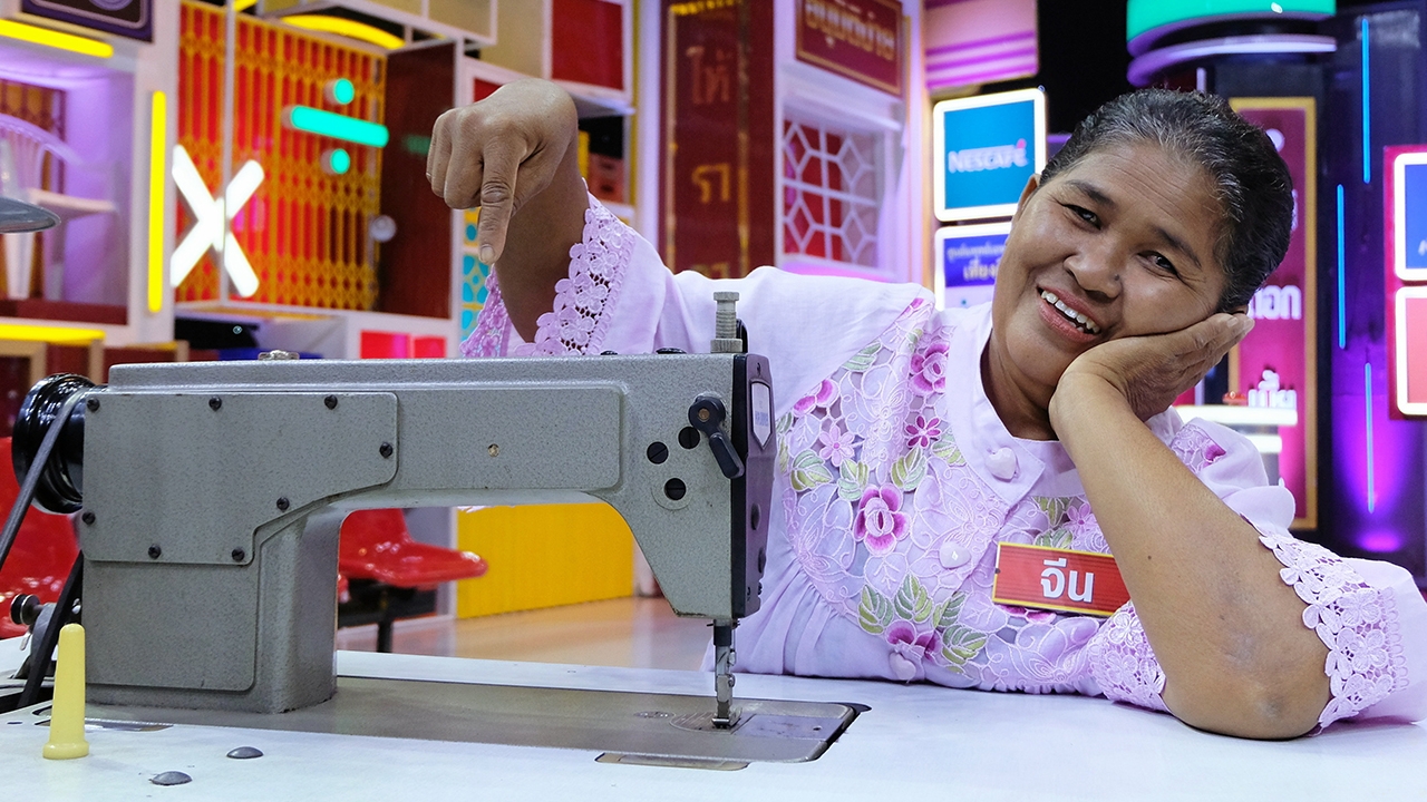 สาวรับจ้างเย็บผ้า นำ จักรเย็บผ้า มาวางจำนำเพื่อสู้ชีวิตต่อ ใน "เกมรับจำนำ"