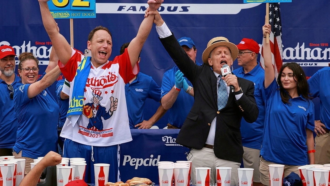 ตำนาน “เขมือบ” ฮอตด็อก “แชมป์ USA” 16 สมัย