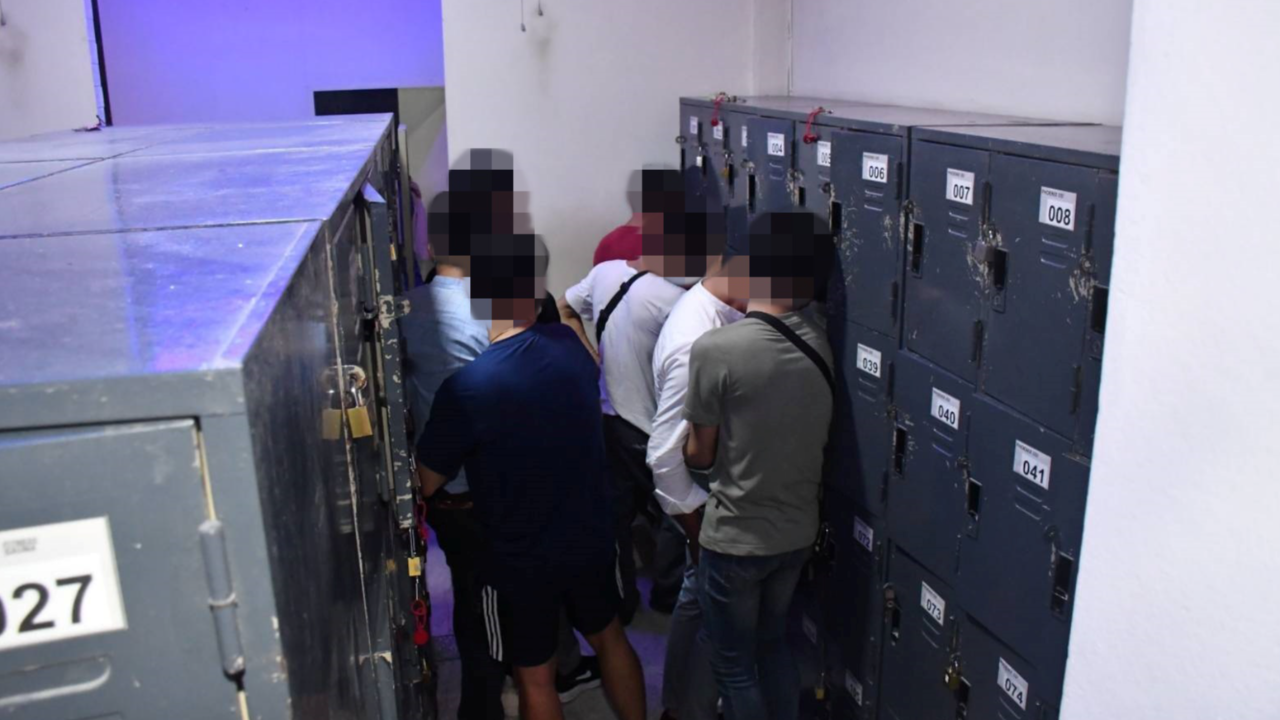 บุกทลายซาวน่าเกย์ แฝงค้ากาม รวบ 36 ราย มีหมายจับฉ้อโกงติดตัว 1 คน