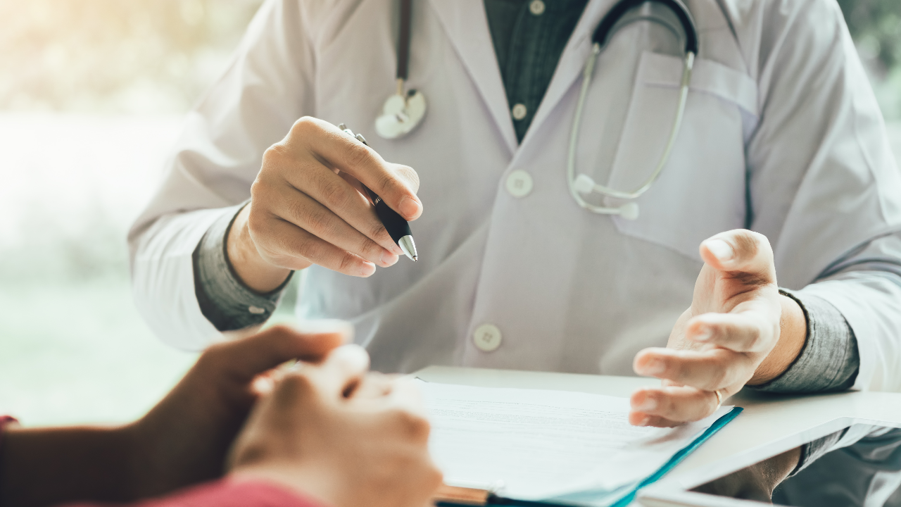 วอนตรวจสอบ แพทย์ถูกหมายเรียกไปเป็นพยาน สุดท้ายกลายเป็นหมายจับ