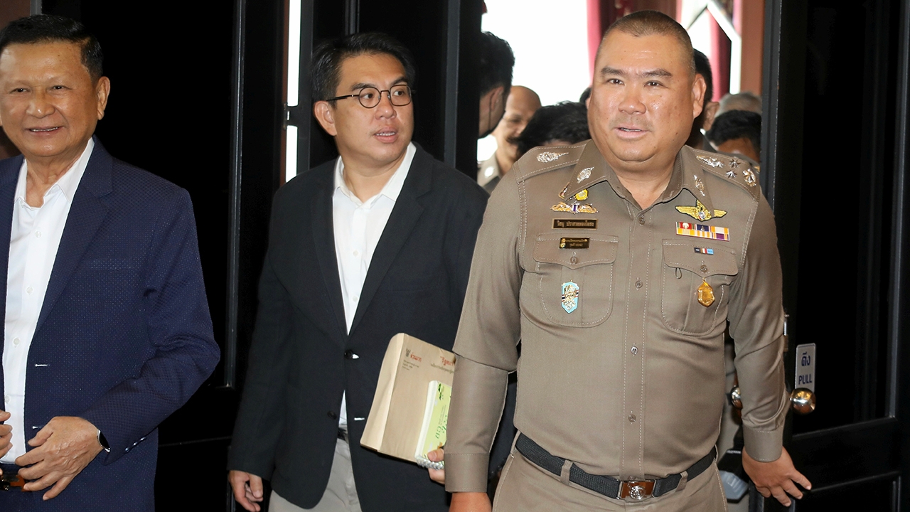 มอบหลักฐาน