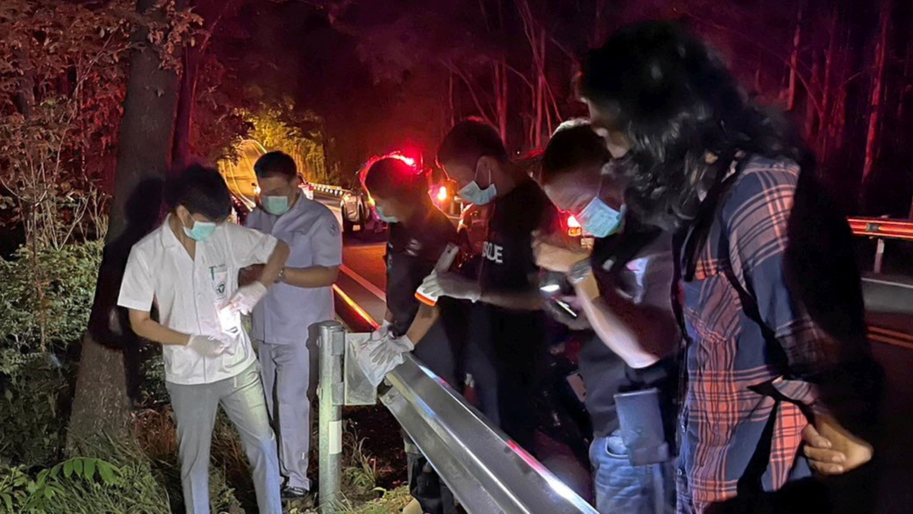 พ่อพาลูกวัย 14 ฟันคอเพื่อน ม.3 สลด เป็นคู่อริของลูก เข้ามอบตัวกับตำรวจ