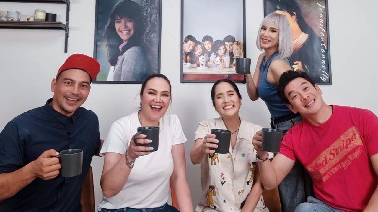 เผยโมเมนต์อบอุ่น ทีมนักแสดงหนัง รักออกแบบไม่ได้ รวมตัวในรอบ 24 ปี