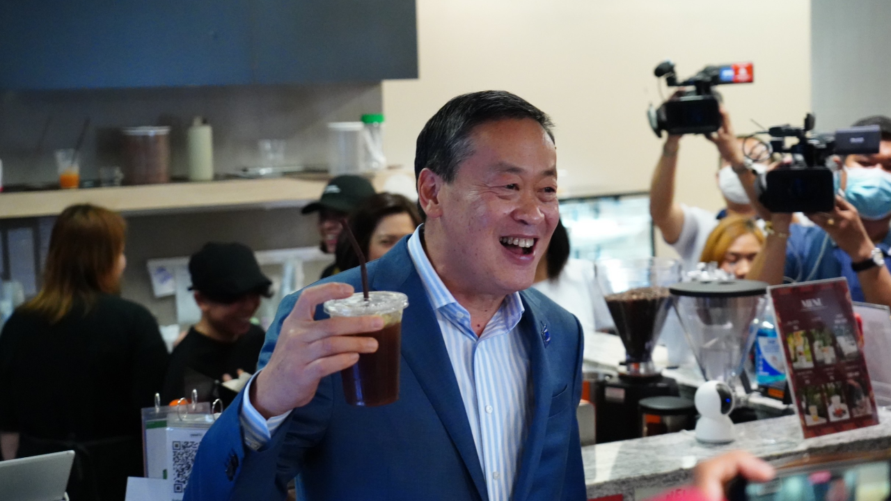 “เศรษฐา” บอก พอแล้ว “มินต์ช็อก” ไม่รู้ ชิมกาแฟส้ม “ก้าวไกล” ในฐานะอะไร 