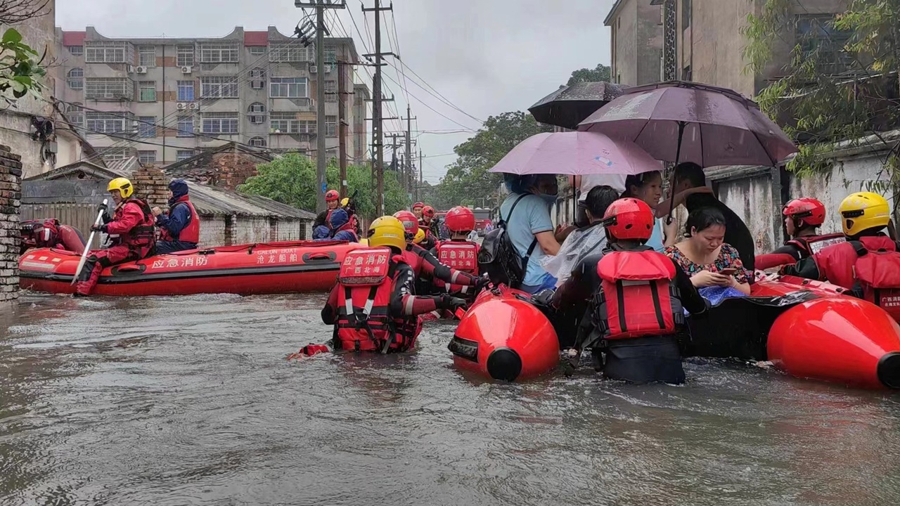 ฝนตกทุบสถิติ ถล่มภาคตะวันตกเฉียงใต้จีน ทำน้ำท่วมหลายเมือง