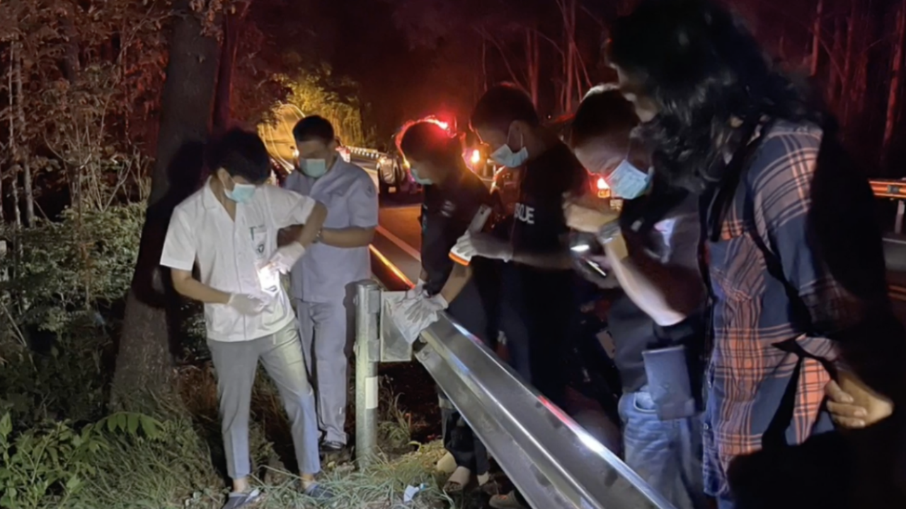 สุดโหด พ่อกับลูกขี่รถควงมีดดาบไล่ฟันคอ ด.ช. 14 ปี ดับกลางดึก 