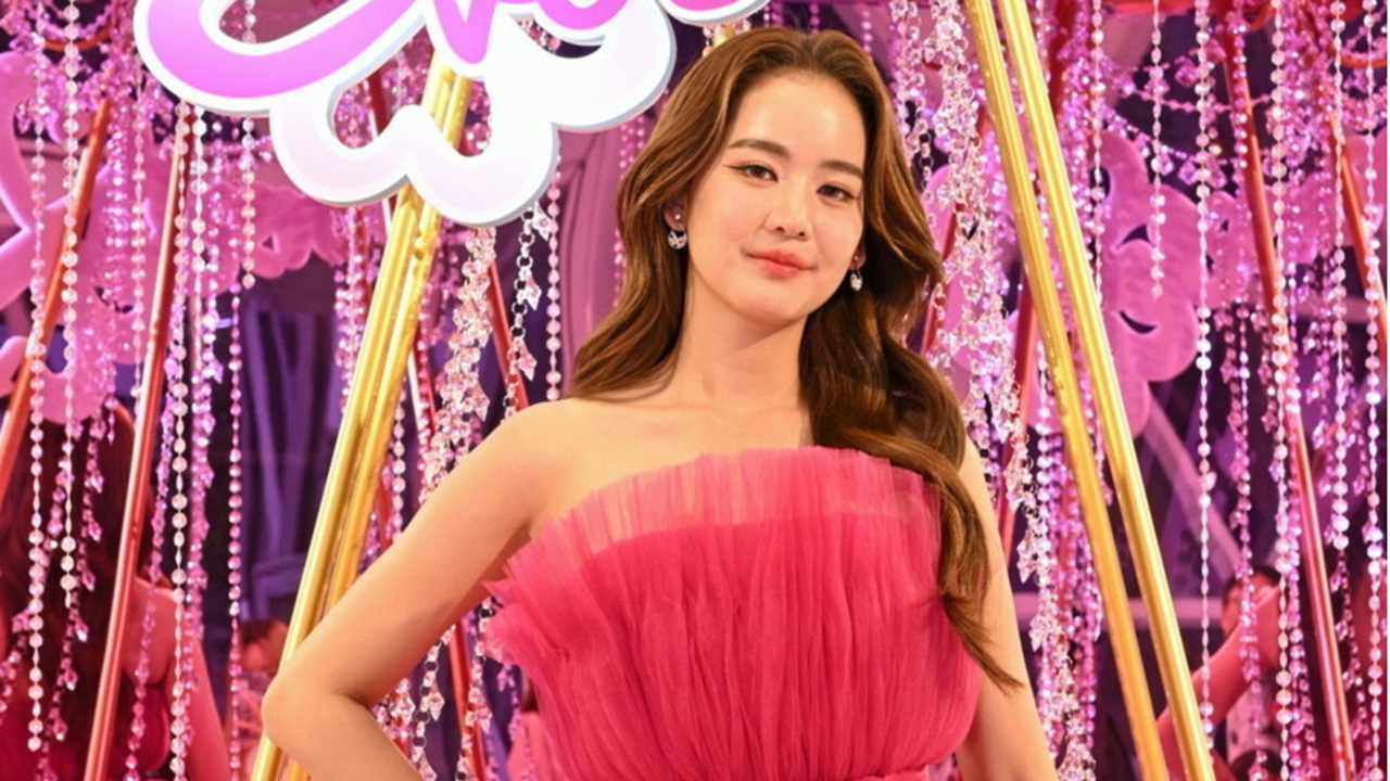 "โบว์ เมลดา" ดีใจ “อาเล็ก” ยกแพ็กน้ำเซอร์ไพรส์วันเกิด ถูกใจสร้อยข้อมือที่แฟนออกแบบเอง