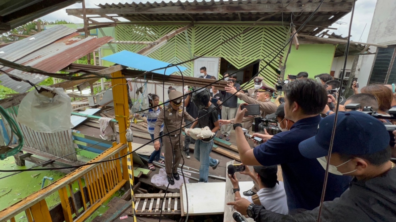 ตำรวจคุมตัวทำแผนฯ น้าเขยฆ่า ด.ช.วัย 2 เดือนทิ้งน้ำ อ้างโมโหหลานไม่กินนม