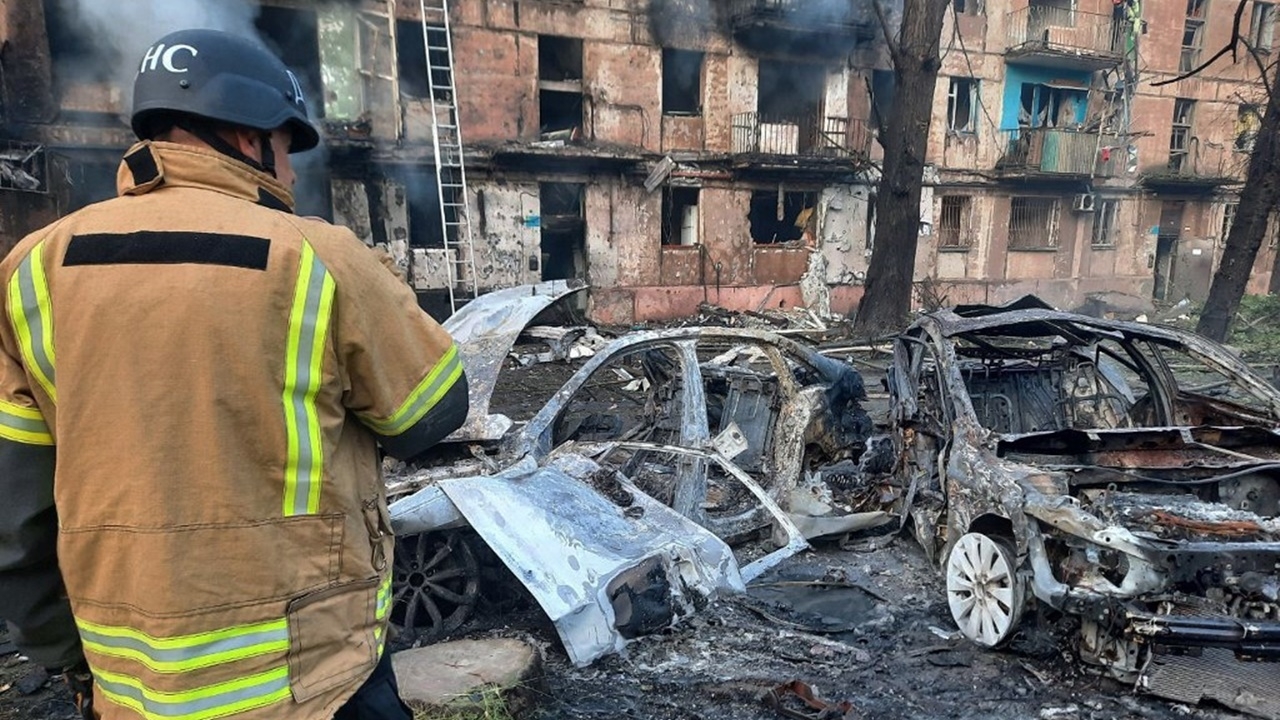 รัสเซียโจมตีเมืองบ้านเกิดเซเลนสกี ดับ 11 ศพ-โวยึดรถถังยูเครนได้