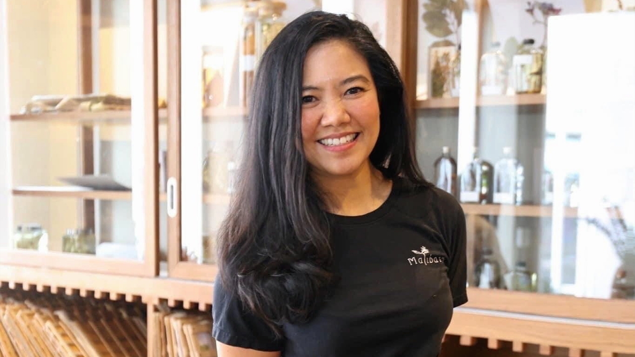 กมลรัตน์ ชยามฤต ผู้บริหารรุ่นใหม่แห่งร้านดอกไม้และหอพรรณไม้ที่สร้างความรู้ดอกไม้ไทย