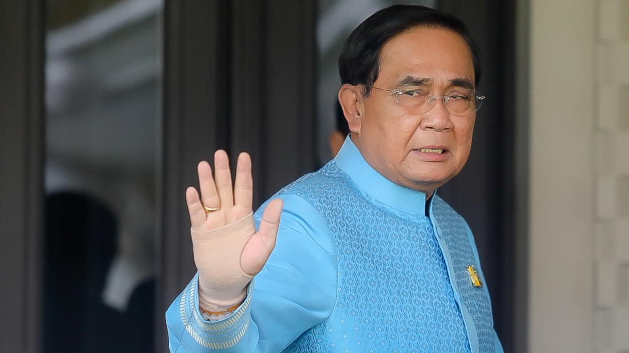 "บิ๊กตู่" โบกมือ ปัดตอบ ปมหุ้นไอทีวี บอก อะไรไม่มีประโยชน์อย่าถาม 