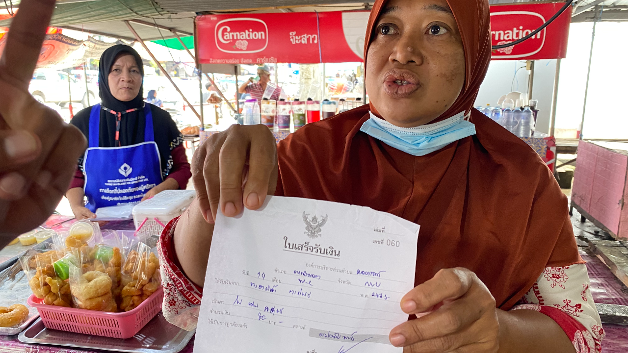 แม่ค้าที่กระบี่จี้ตรวจสอบ เจ้าหน้าที่อบต.เรียกเก็บค่าไฟนาน 6 ปี 
