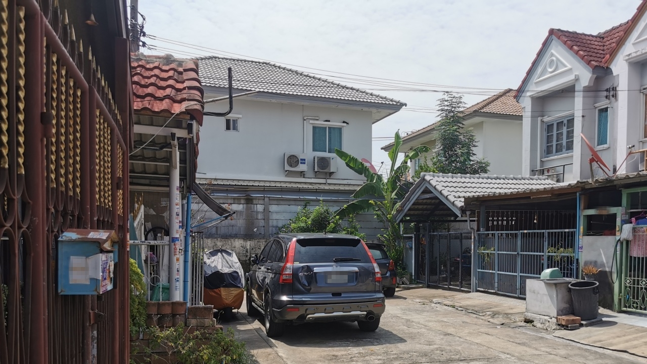 เพื่อนบ้านชี้แจง หลังถูกร้องจอดรถขวาง บอกใส่เกียร์ว่างไว้ ถ้าเรียกก็จะขยับให้