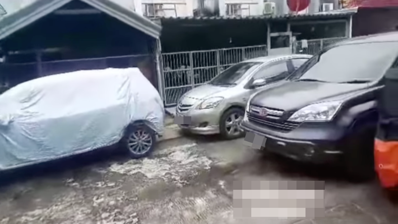 สาวร้อง เจอเพื่อนบ้านจอดรถขวางทุกทาง จะเข้าออกต้องเข็น ไม่เข็นกลับก็เจอด่า