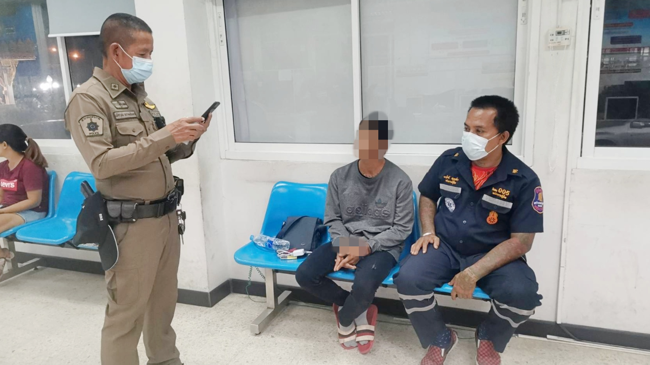 "สุดทนภาพบาดตา" เมียเปลือยกกแฟนเก่า ผัวหึงโหดไล่แทงฝ่ายชายเลือดโชก 