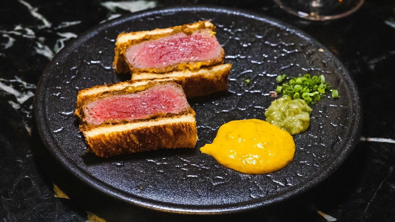 อร่อยไฟลุก LAVA Asian Fire Grill