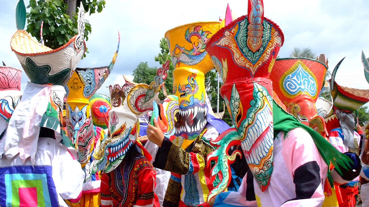 งานประเพณี "ผีตาโขน" + "เทศกาล (ชายหาด) พัทยา"