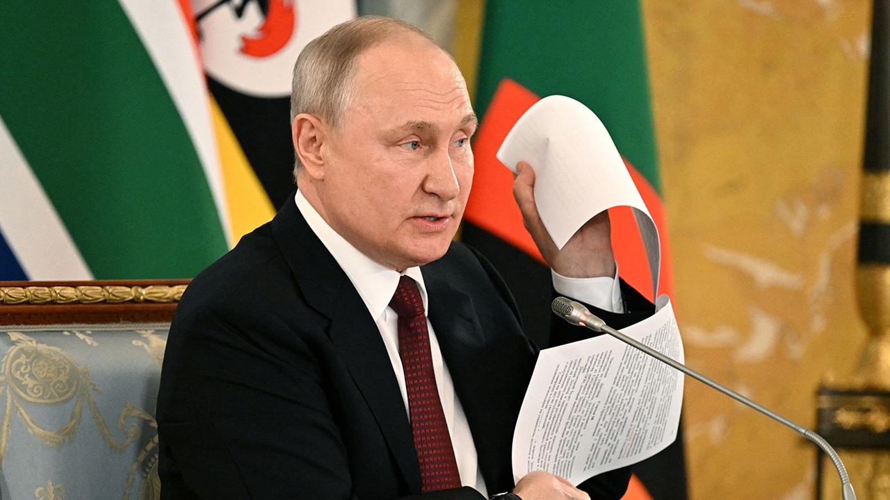 ปูตินโชว์เอกสารเก่า ชี้ยูเครนฉีกสันติภาพ