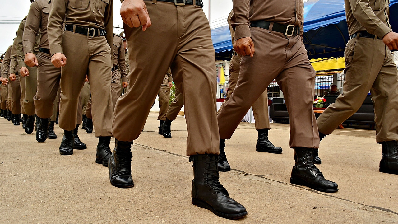 รอลับคมดาบ